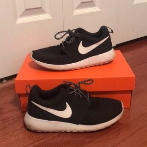Nike Rosche Shoes